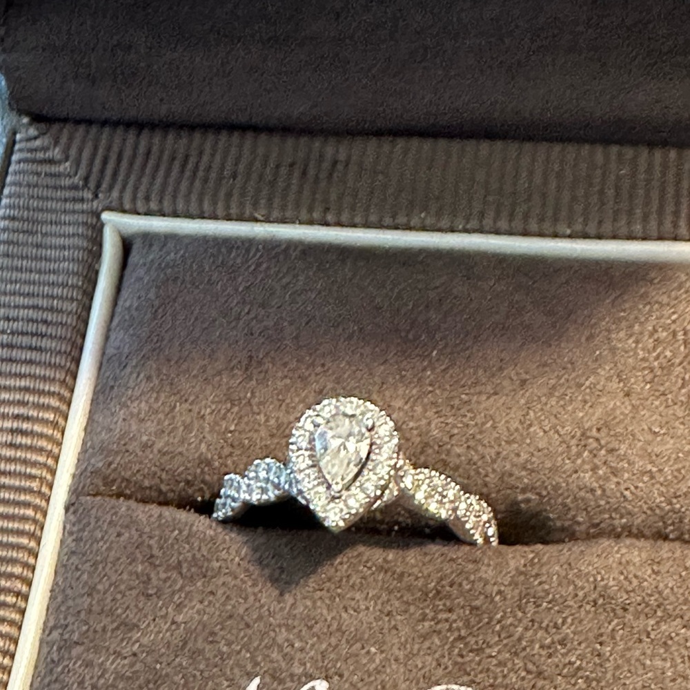 Pear shaped Neil Lane Engagement Ring   7/8 ct   White Gold